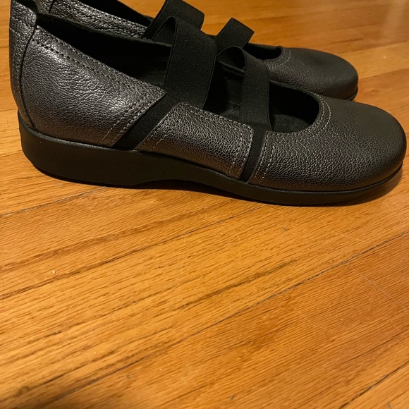 Arcopedico Women’s Shoe - Picture 6 of 8